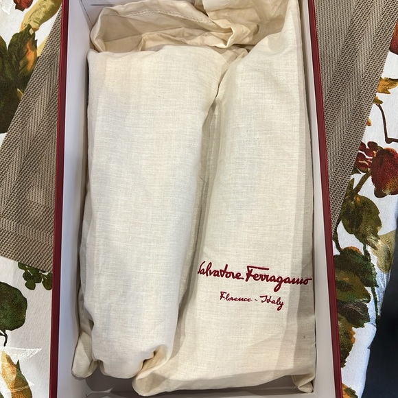 Salvatore Ferragamo Capua 55 round toe gold heel with gold studs on bow - Picture 10 of 10